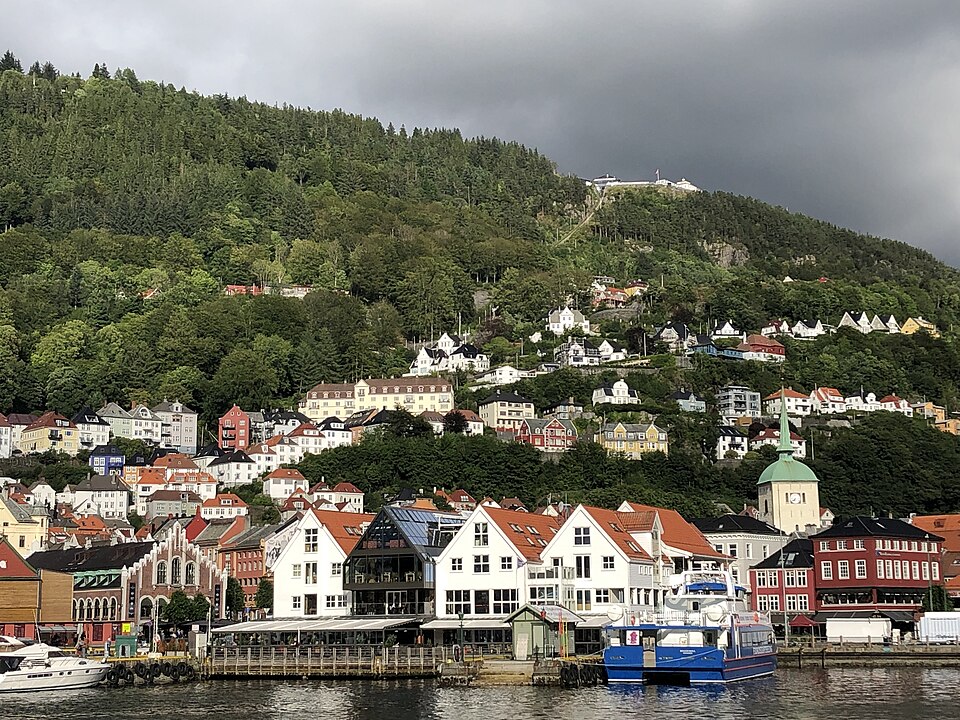 베르겐 어시장 (Fisketorget i Bergen · Bergen Fish Market) 여행 추천 - 로드트립