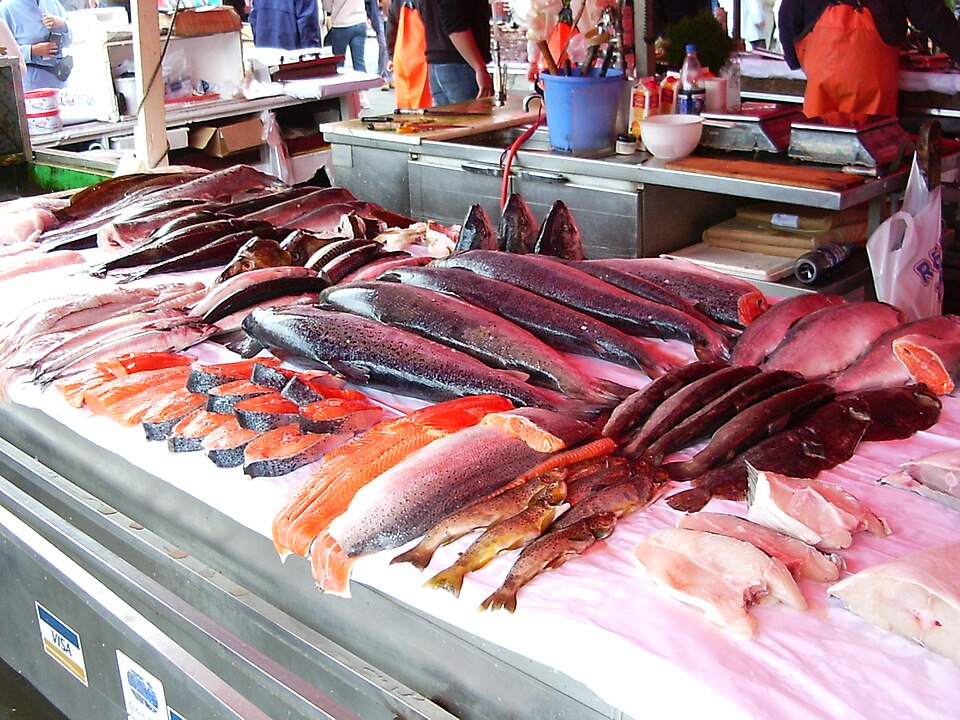 베르겐 어시장 (Fisketorget i Bergen · Bergen Fish Market) 여행 추천 - 로드트립