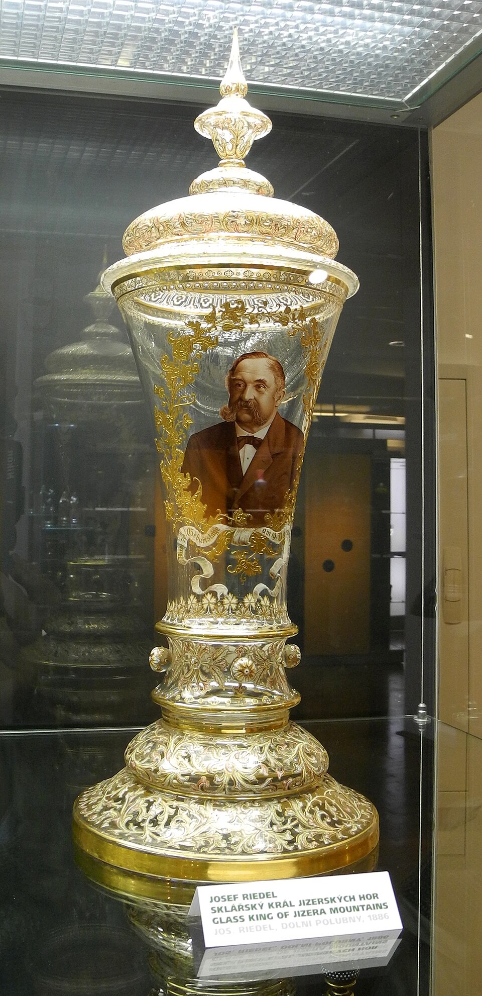 야블로네츠 유리·장신구 박물관 (Museum of Glass and Jewellery) 여행 추천 - 로드트립