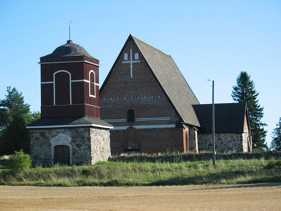 하툴라 성 십자가 교회 (Holy Cross Church in Hattula) 여행 추천 - 로드트립