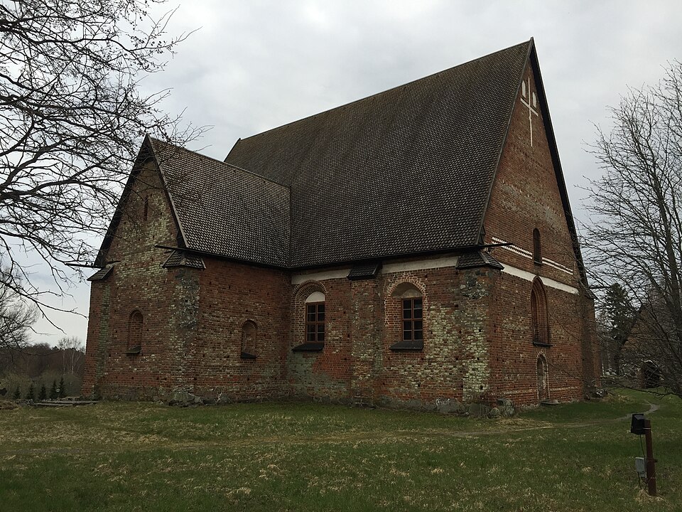 하툴라 성 십자가 교회 (Holy Cross Church in Hattula) 여행 추천 - 로드트립