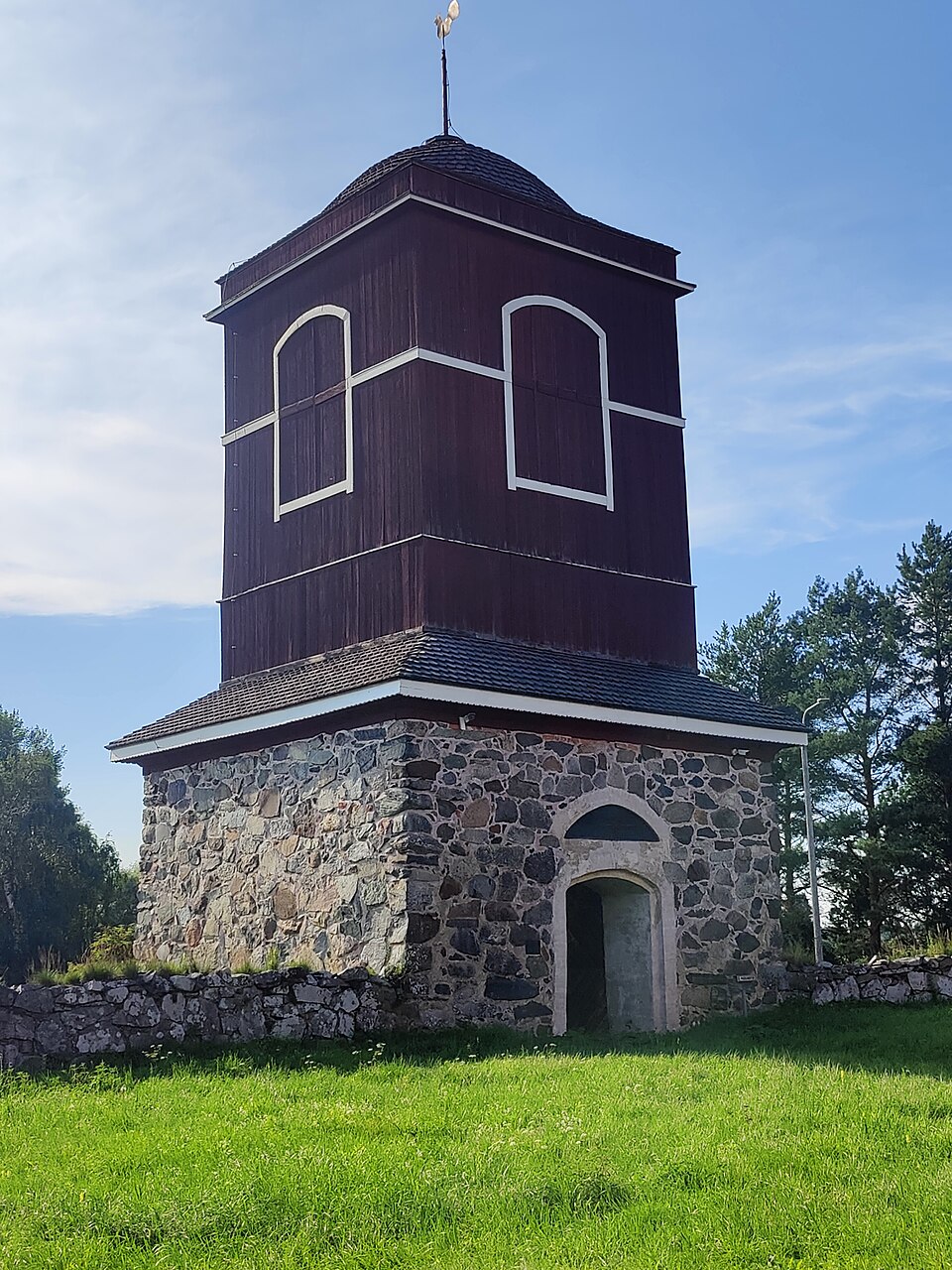 하툴라 성 십자가 교회 (Holy Cross Church in Hattula) 여행 추천 - 로드트립