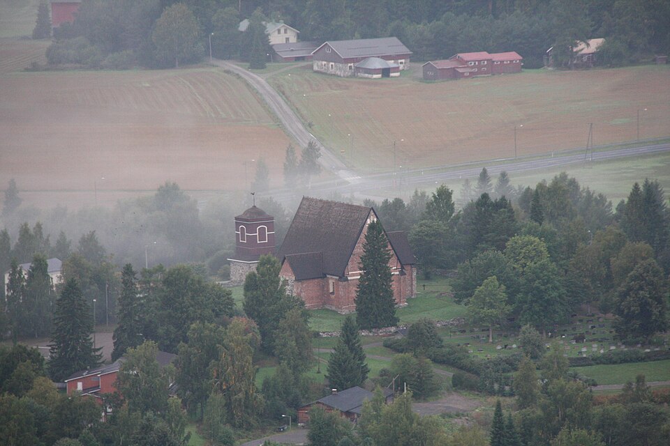 하툴라 성 십자가 교회 (Holy Cross Church in Hattula) 여행 추천 - 로드트립