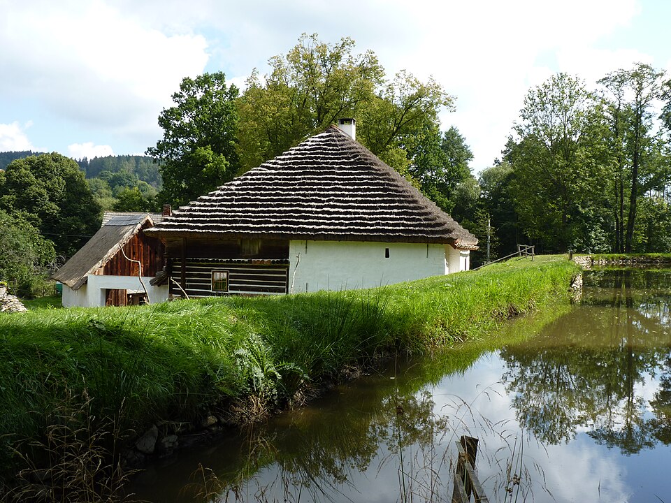 호슬로비체 역사 물레방아 (Hoslovice Watermill) 여행 추천 - 로드트립