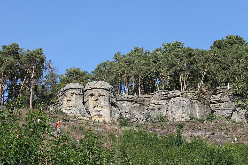 젤리주 악마의 머리 사암조각 (Čertovy hlavy Sandstone Sculptures) 여행 추천 - 로드트립