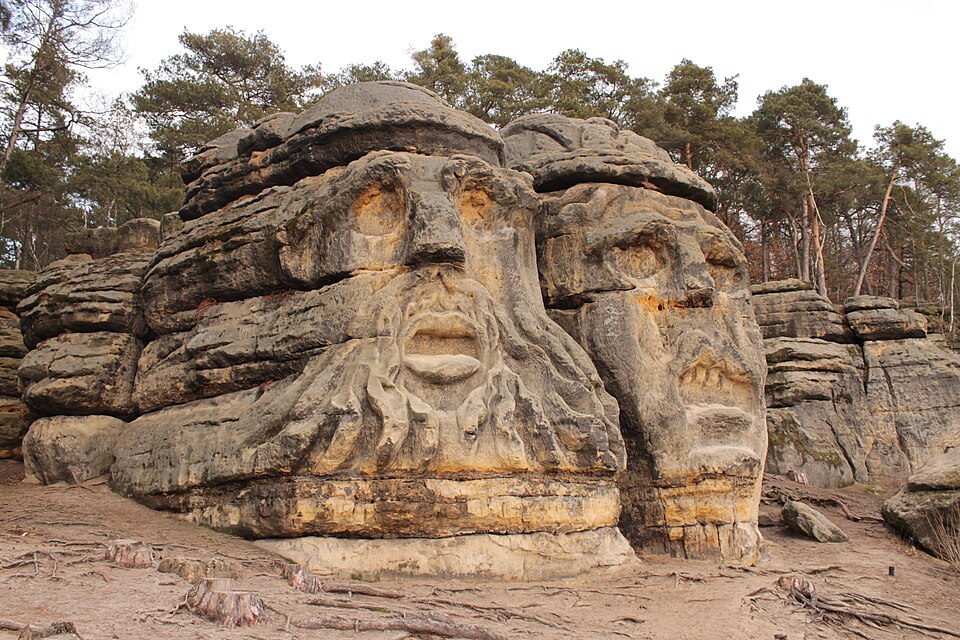 젤리주 악마의 머리 사암조각 (Čertovy hlavy Sandstone Sculptures) 여행 추천 - 로드트립