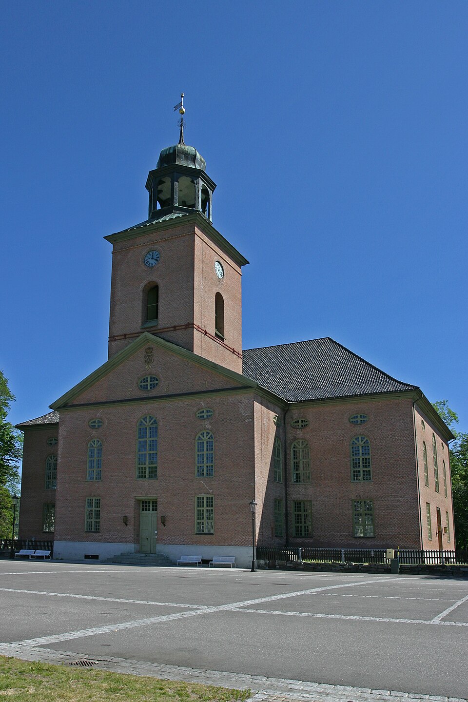 콩스베르그 교회 (Kongsberg kirke) 여행 추천 - 로드트립