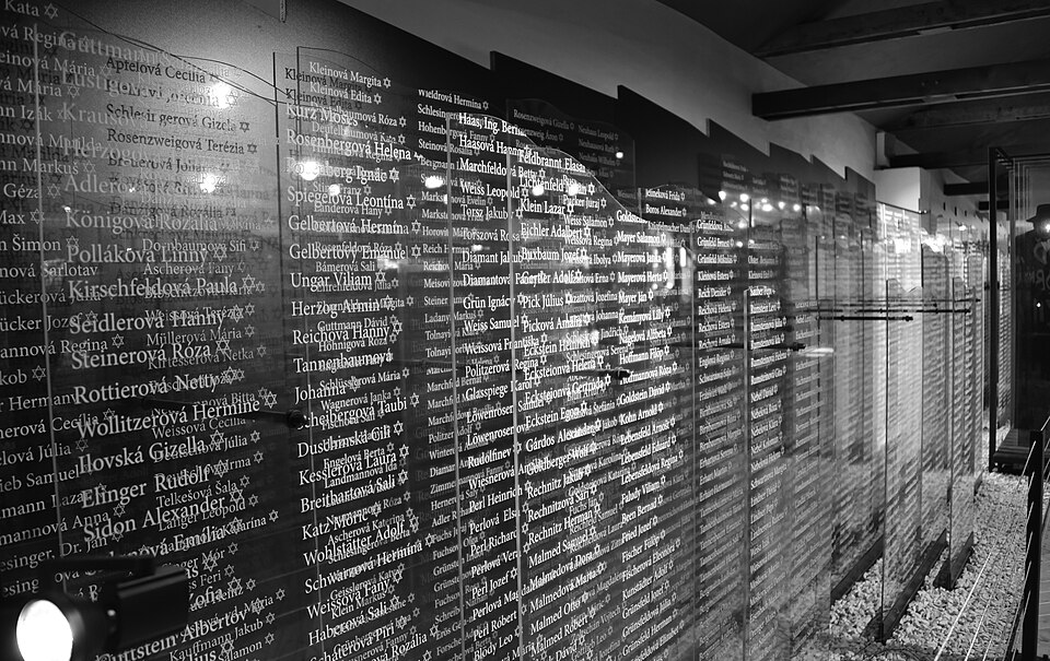 세레티 홀로코스트 박물관 (Holocaust Museum in Sereď) 여행 추천 - 로드트립
