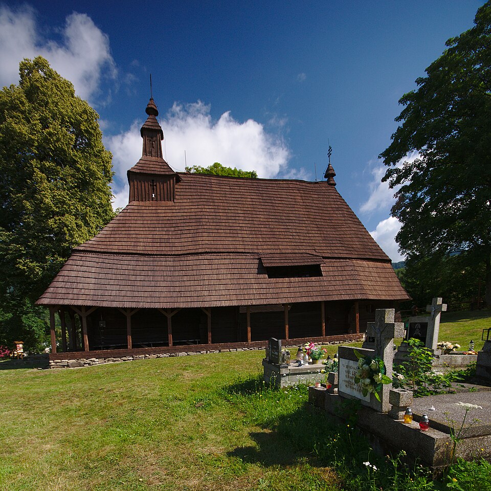 토폴랴 성 미카엘 대천사 목조교회 (St. Michael the Archangel Wooden Church, Topoľa) 여행 추천 - 로드트립