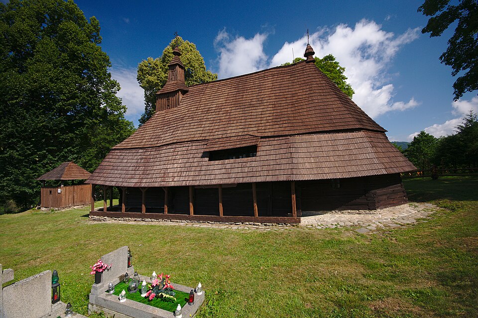 토폴랴 성 미카엘 대천사 목조교회 (St. Michael the Archangel Wooden Church, Topoľa) 여행 추천 - 로드트립
