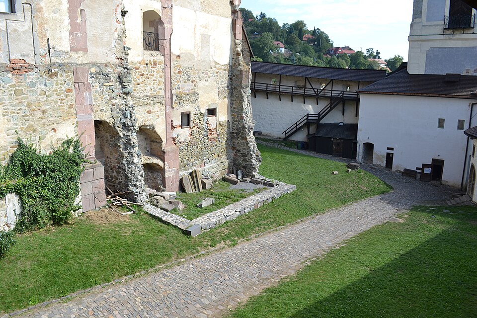 반스카슈티아브니차 옛 성 박물관 (Old Castle Museum, Banská Štiavnica) 여행 추천 - 로드트립