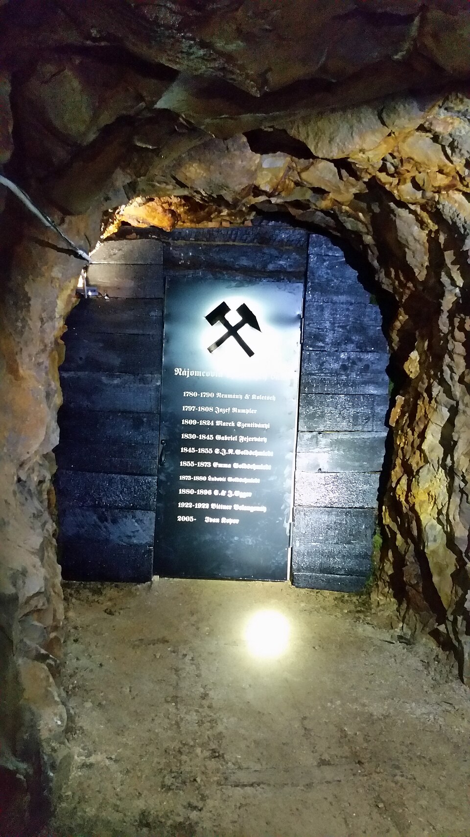 슬로바키아 오팔 광산 (Slovak Opal Mines) 여행 추천 - 로드트립
