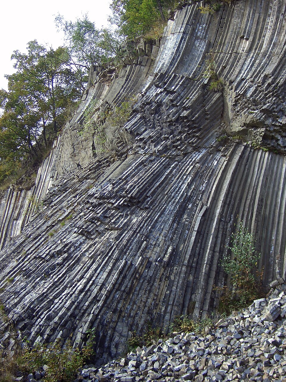 즐라티 브르흐 현무암 기둥 (Zlatý vrch Basalt Columns) 여행 추천 - 로드트립