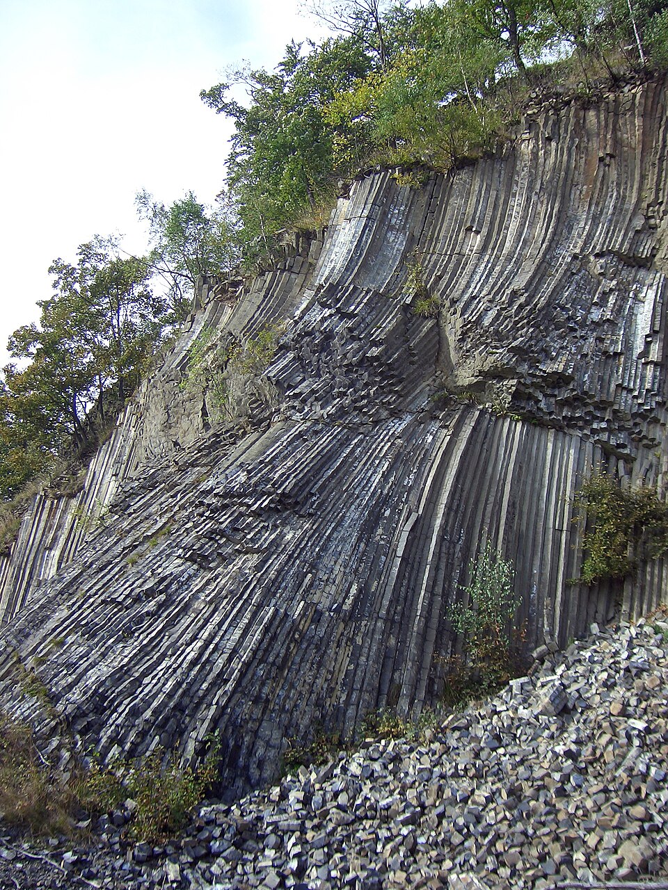 즐라티 브르흐 현무암 기둥 (Zlatý vrch Basalt Columns) 여행 추천 - 로드트립