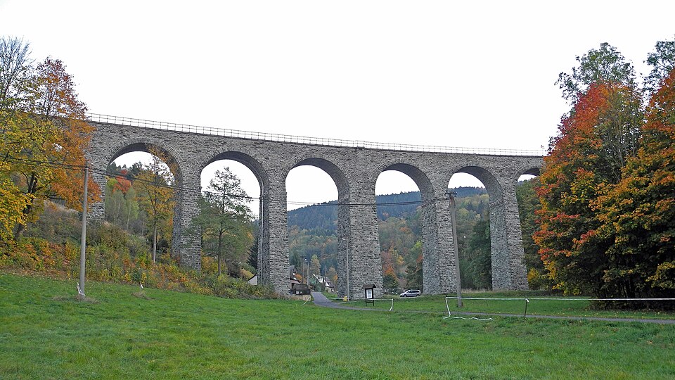 노비나 14아치 철도교 (Novina Railway Viaduct) 여행 추천 - 로드트립