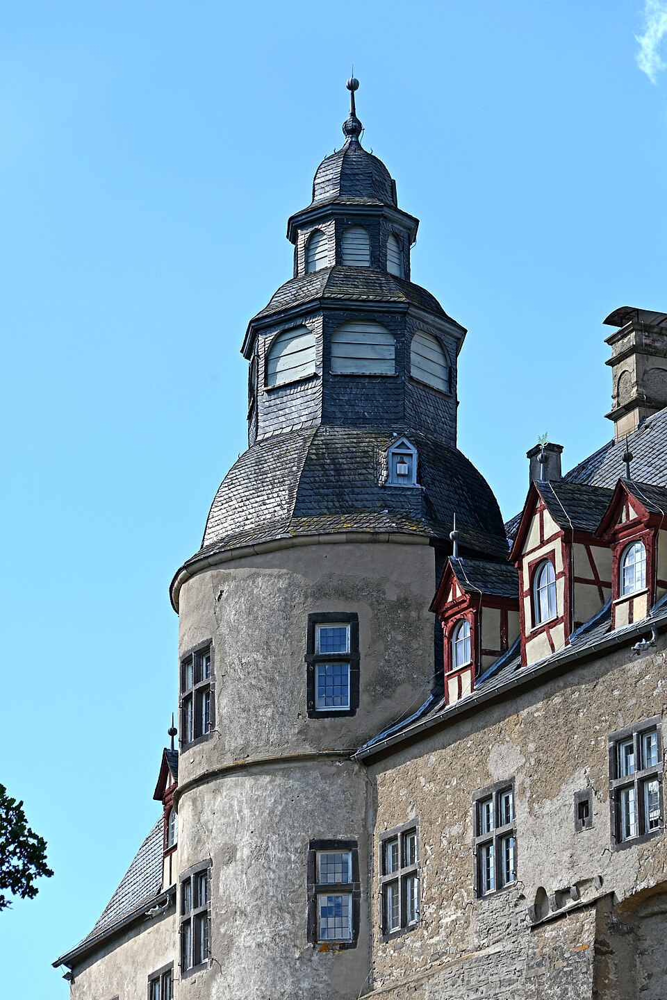 뷔레스하임 궁전·중세 성채 (Schloss Bürresheim) 여행 추천 - 로드트립
