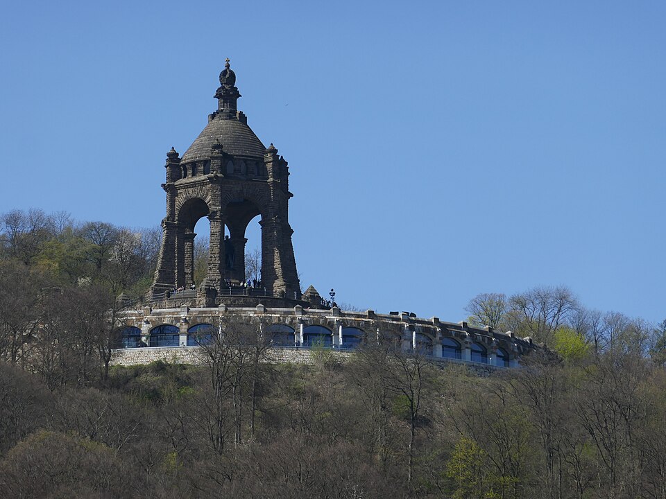 포르타 베스트팔리카 카이저 빌헬름 기념비 (Kaiser-Wilhelm-Denkmal an der Porta Westfalica) 여행 추천 - 로드트립