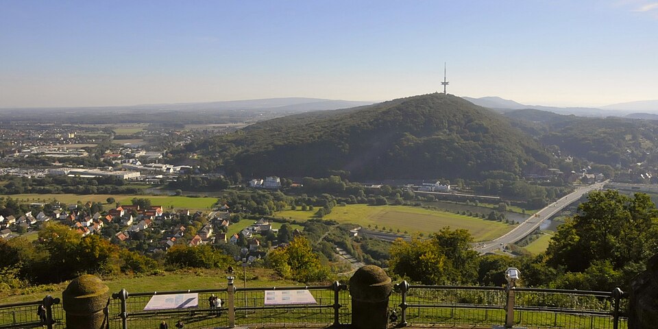 포르타 베스트팔리카 카이저 빌헬름 기념비 (Kaiser-Wilhelm-Denkmal an der Porta Westfalica) 여행 추천 - 로드트립
