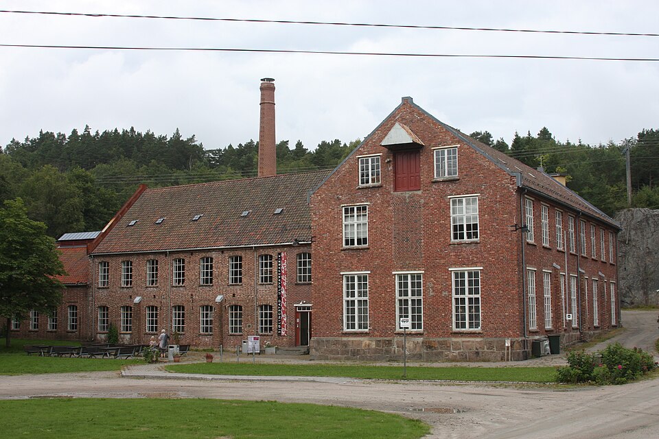 쇠링스타드 옛 모직공장 박물관 (Sjølingstad Uldvarefabrik) 여행 추천 - 로드트립
