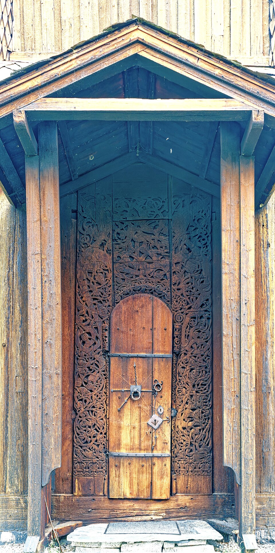토르포 목조교회 (Torpo stavkirke) 여행 추천 - 로드트립