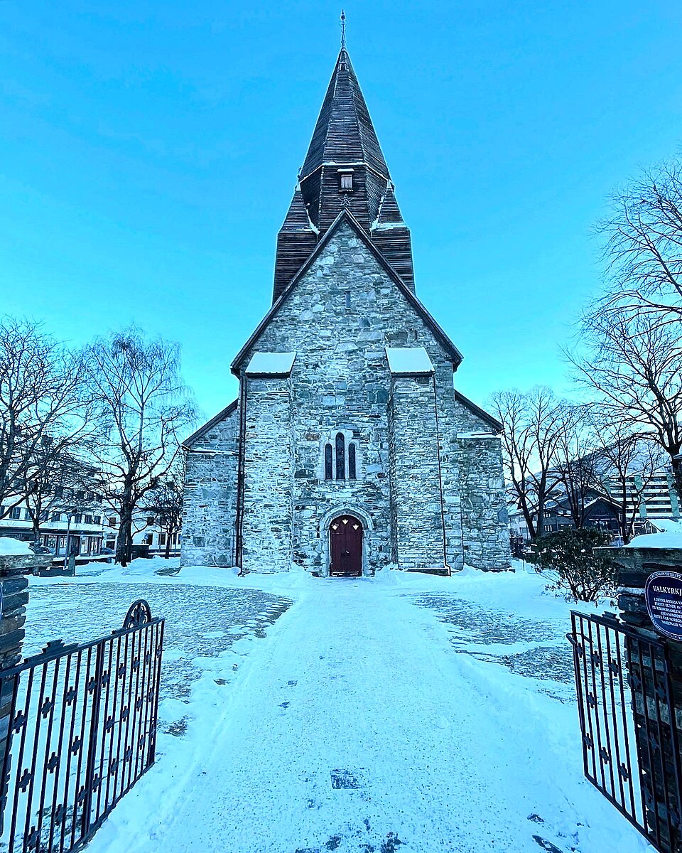 보스 방스키르캬 중세 석조교회 (Vangskyrkja (Voss kirke)) 여행 추천 - 로드트립