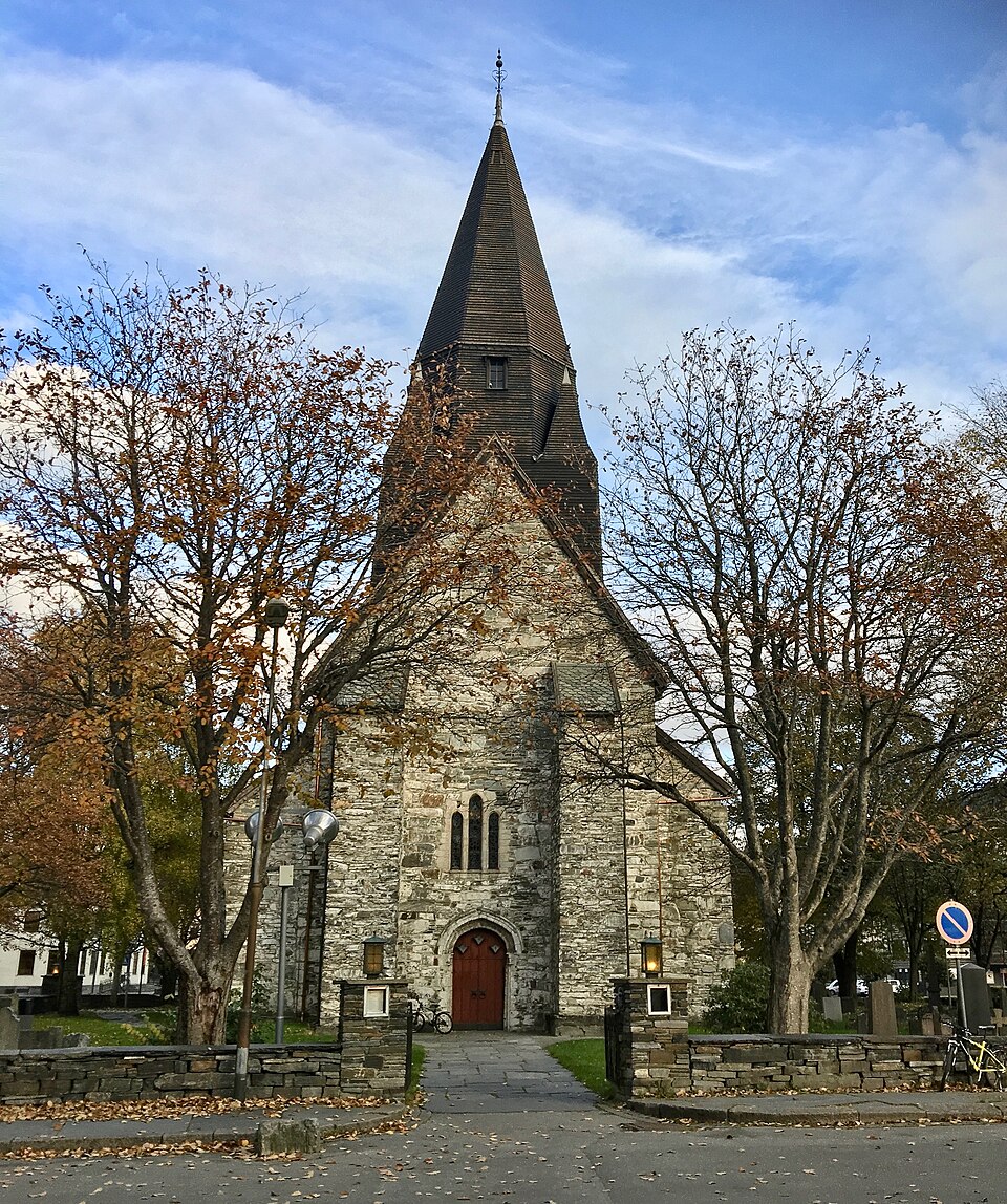 보스 방스키르캬 중세 석조교회 (Vangskyrkja (Voss kirke)) 여행 추천 - 로드트립