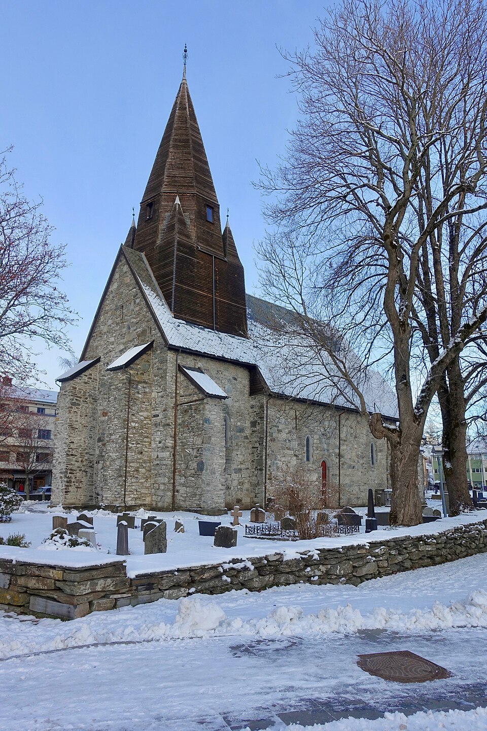 보스 방스키르캬 중세 석조교회 (Vangskyrkja (Voss kirke)) 여행 추천 - 로드트립