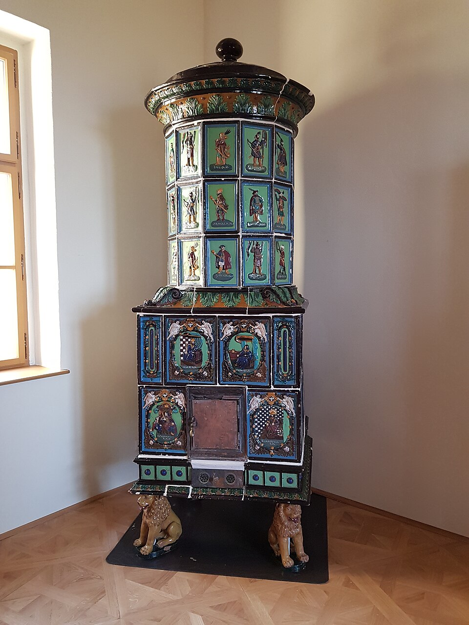 흘로호베츠성·귀족 저택 (Hlohovec Castle · Hlohovský zámok) 여행 추천 - 로드트립