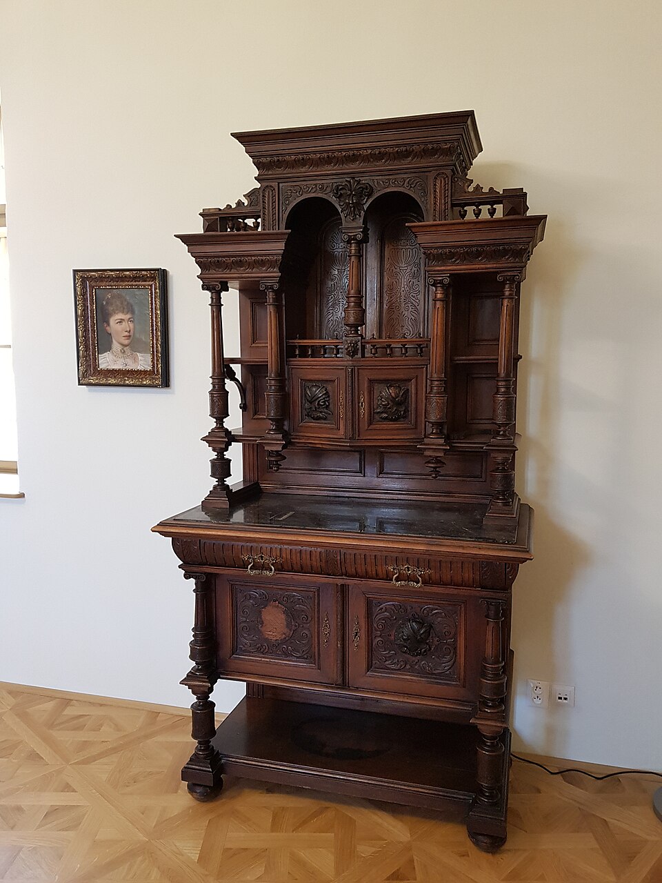 흘로호베츠성·귀족 저택 (Hlohovec Castle · Hlohovský zámok) 여행 추천 - 로드트립