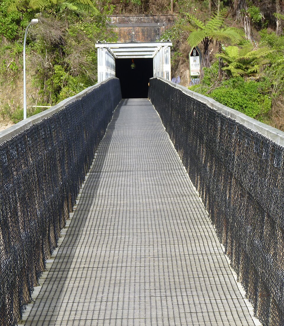 카랑가하케 협곡 역사 산책로 (Karangahake Gorge Historic Walkway) 여행 추천 - 로드트립