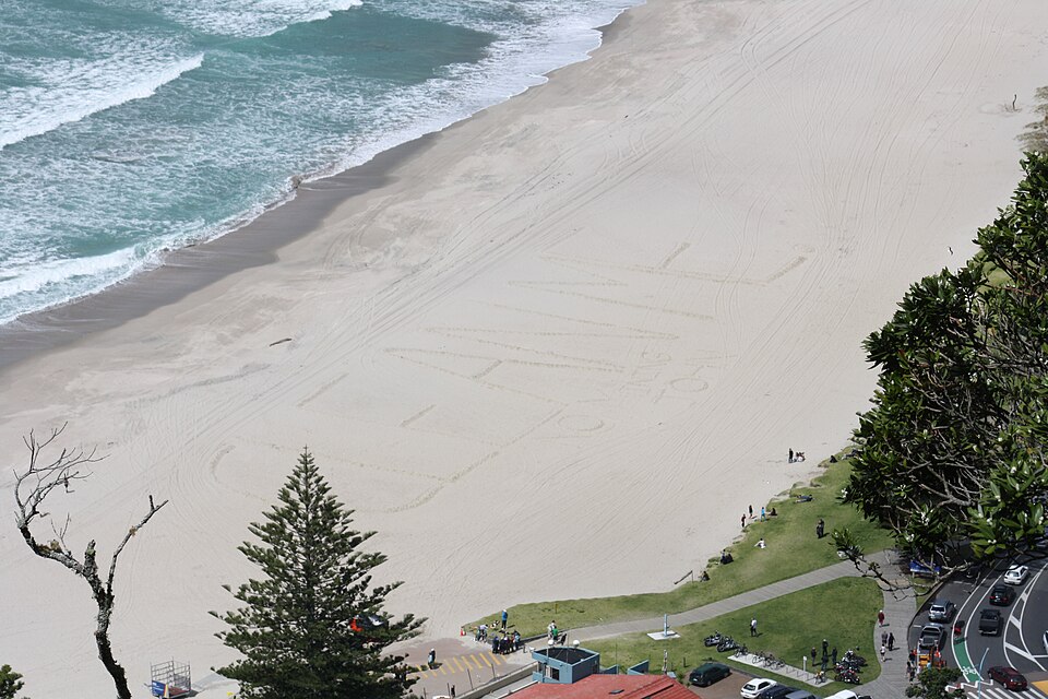 마운트 마웅가누이 메인 비치 (Mount Maunganui Main Beach) 여행 추천 - 로드트립