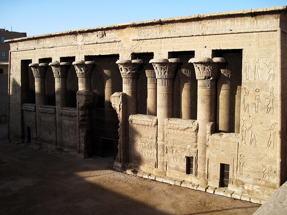 에스나 크눔 신전 (Temple of Khnum at Esna) 여행 추천 - 로드트립
