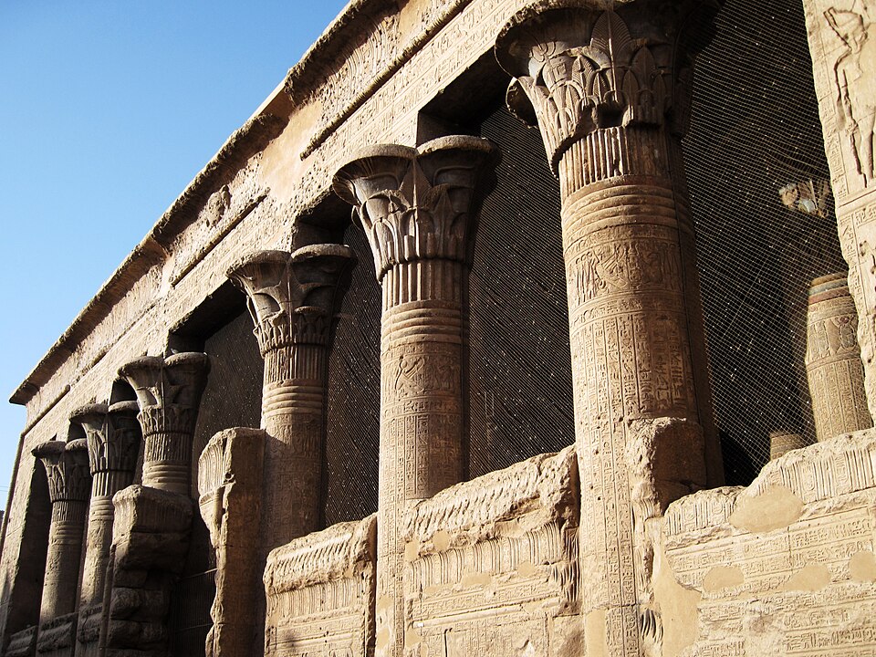 에스나 크눔 신전 (Temple of Khnum at Esna) 여행 추천 - 로드트립