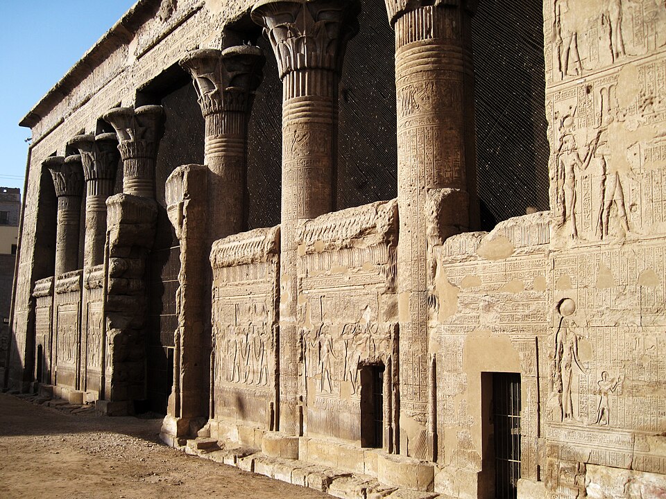 에스나 크눔 신전 (Temple of Khnum at Esna) 여행 추천 - 로드트립