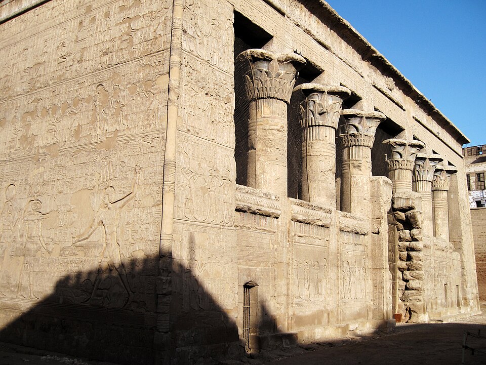 에스나 크눔 신전 (Temple of Khnum at Esna) 여행 추천 - 로드트립