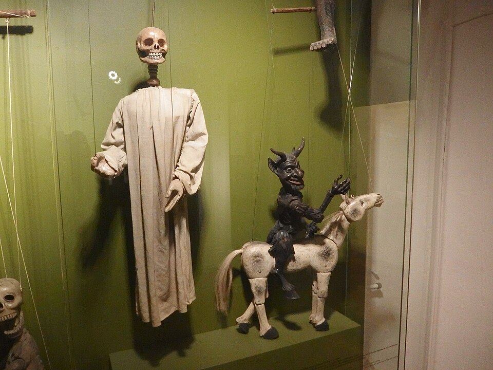 흐루딤 인형극문화박물관 여행 추천 - 로드트립