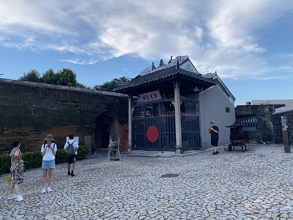 나차 사원 (Na Tcha Temple) 여행 추천 - 로드트립