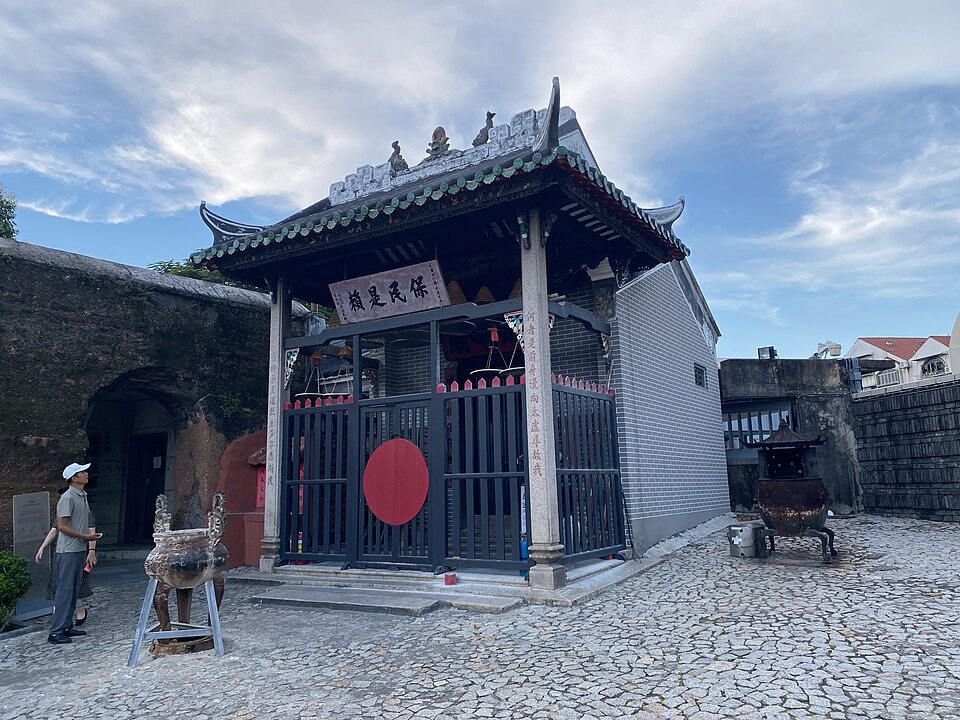 나차 사원 (Na Tcha Temple) 여행 추천 - 로드트립
