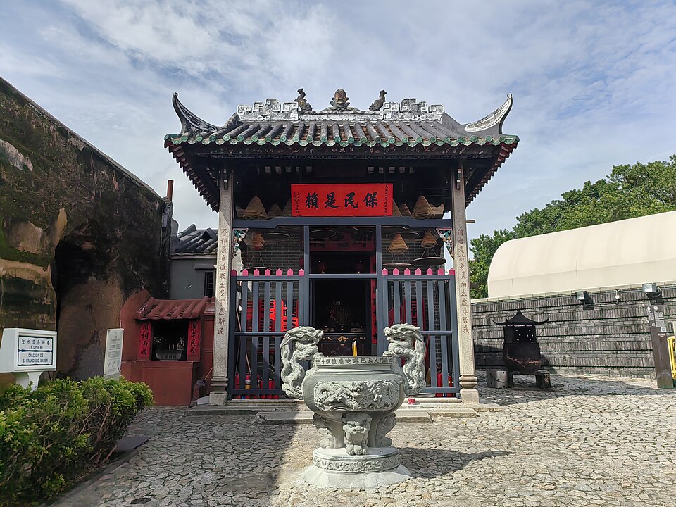 나차 사원 (Na Tcha Temple) 여행 추천 - 로드트립