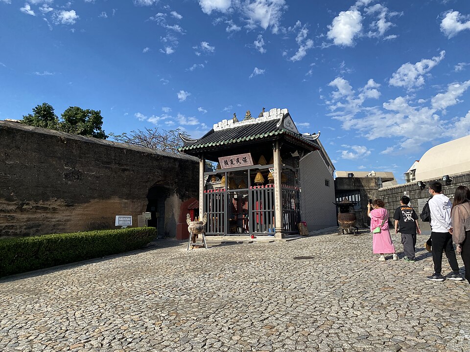 나차 사원 (Na Tcha Temple) 여행 추천 - 로드트립