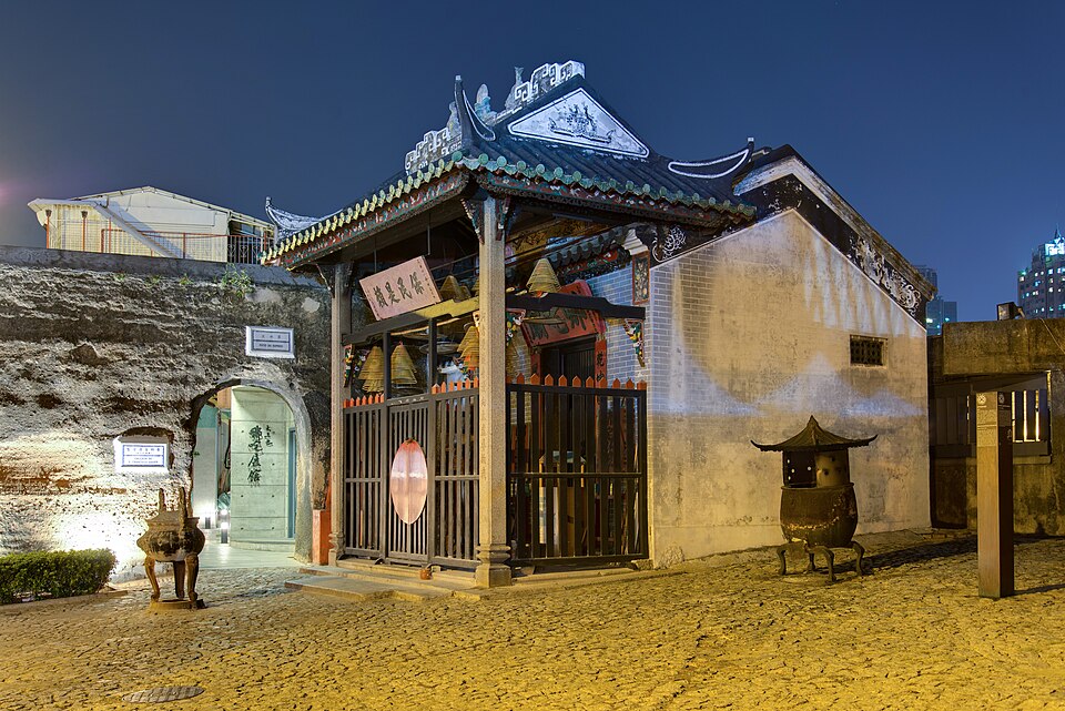 나차 사원 (Na Tcha Temple) 여행 추천 - 로드트립