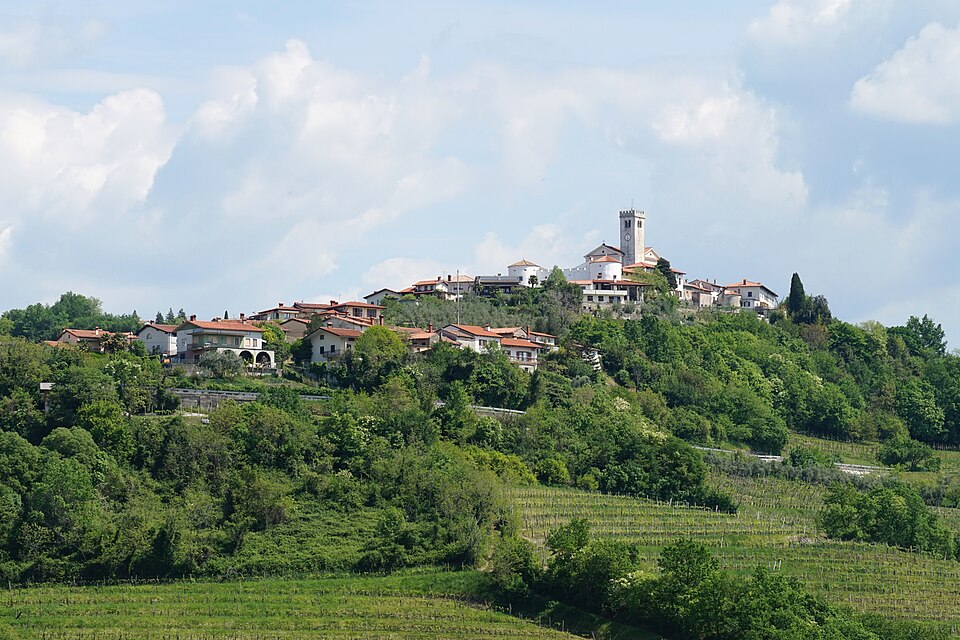 슈마트노 성벽마을 (Šmartno Medieval Village · Brda) 여행 추천 - 로드트립