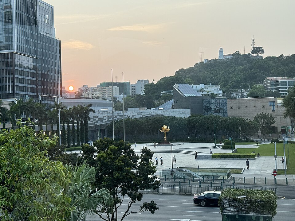 금련화광장·연꽃광장 (Golden Lotus Square) 여행 추천 - 로드트립