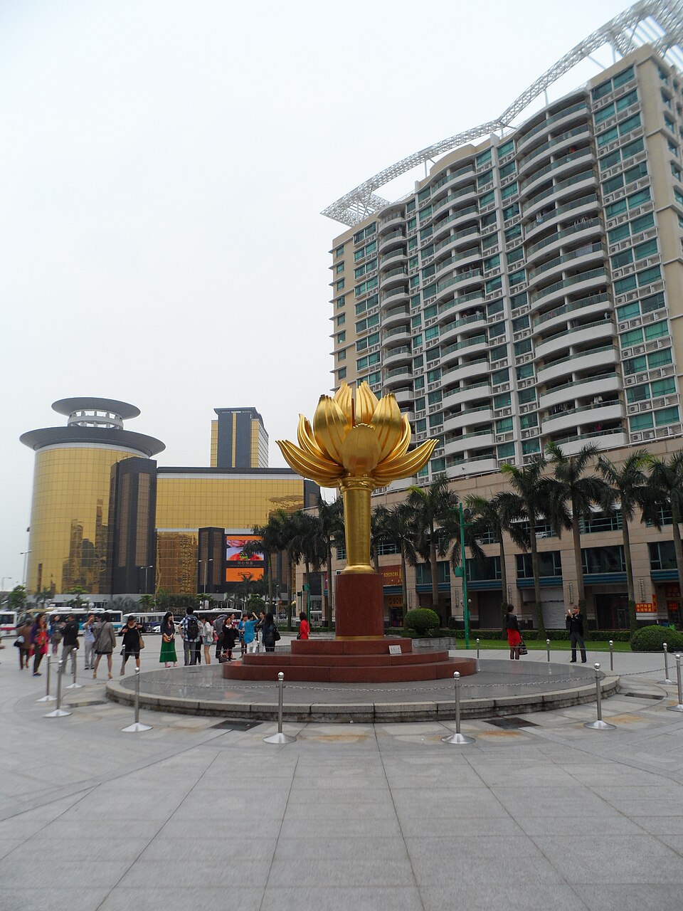 금련화광장·연꽃광장 (Golden Lotus Square) 여행 추천 - 로드트립