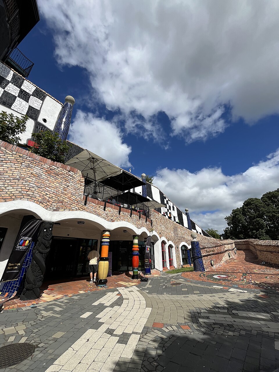 훈데르트바서 아트 센터·와이라우 마오리 아트 갤러리 (Hundertwasser Art Centre with Wairau Māori Art Gallery) 여행 추천 - 로드트립