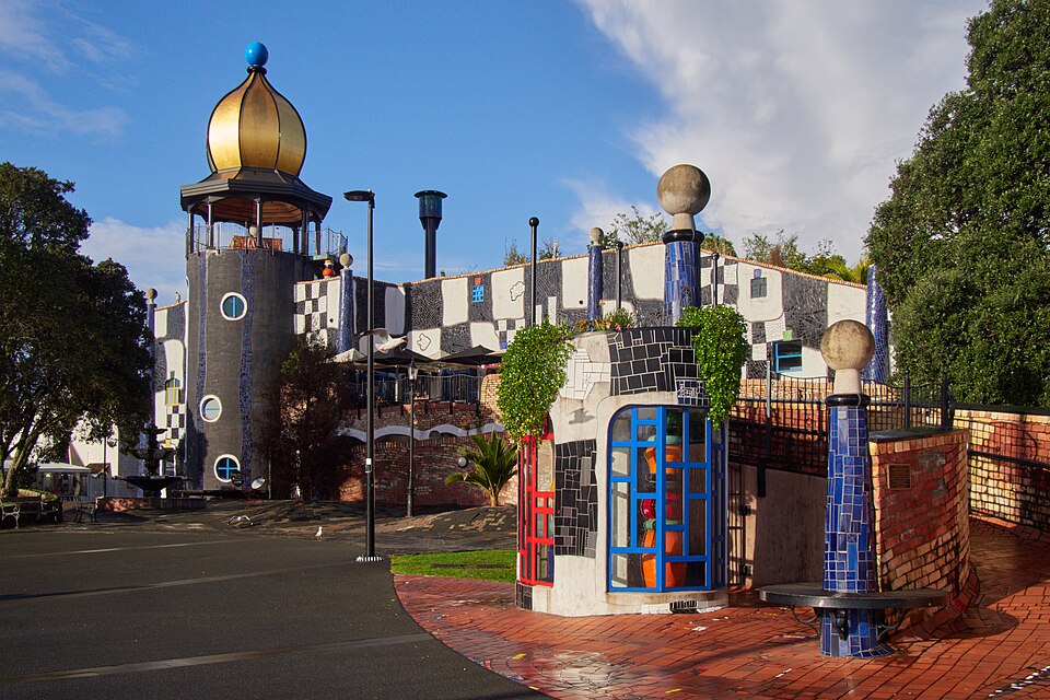 훈데르트바서 아트 센터·와이라우 마오리 아트 갤러리 (Hundertwasser Art Centre with Wairau Māori Art Gallery) 여행 추천 - 로드트립