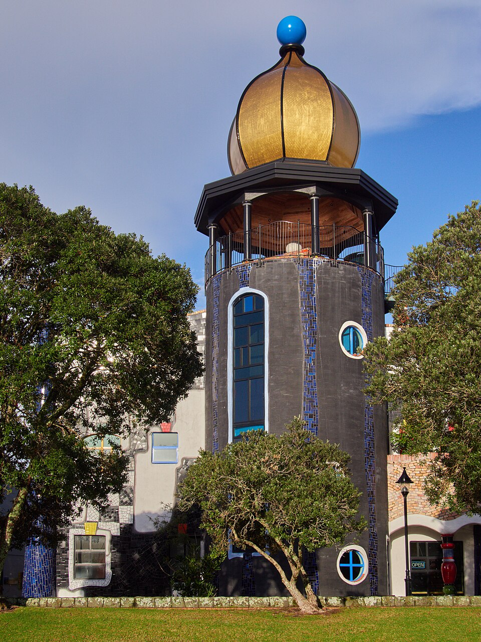 훈데르트바서 아트 센터·와이라우 마오리 아트 갤러리 (Hundertwasser Art Centre with Wairau Māori Art Gallery) 여행 추천 - 로드트립