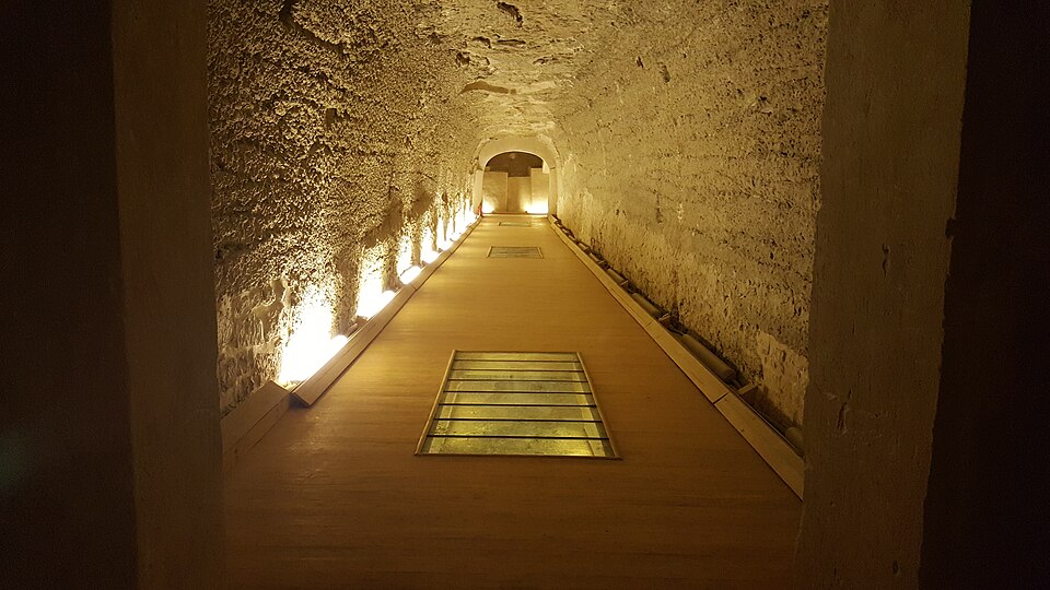 사카라 세라페움 지하묘역 (Serapeum of Saqqara) 여행 추천 - 로드트립