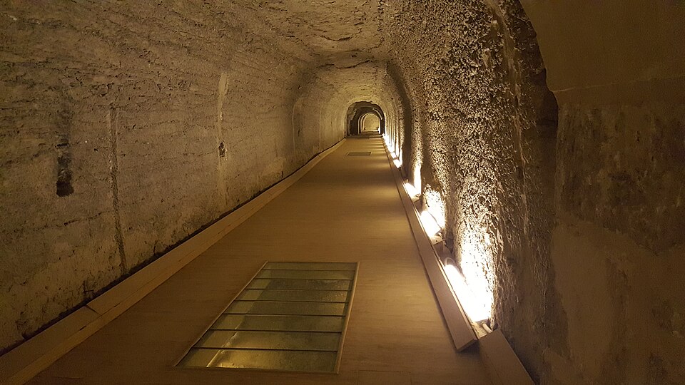 사카라 세라페움 지하묘역 (Serapeum of Saqqara) 여행 추천 - 로드트립