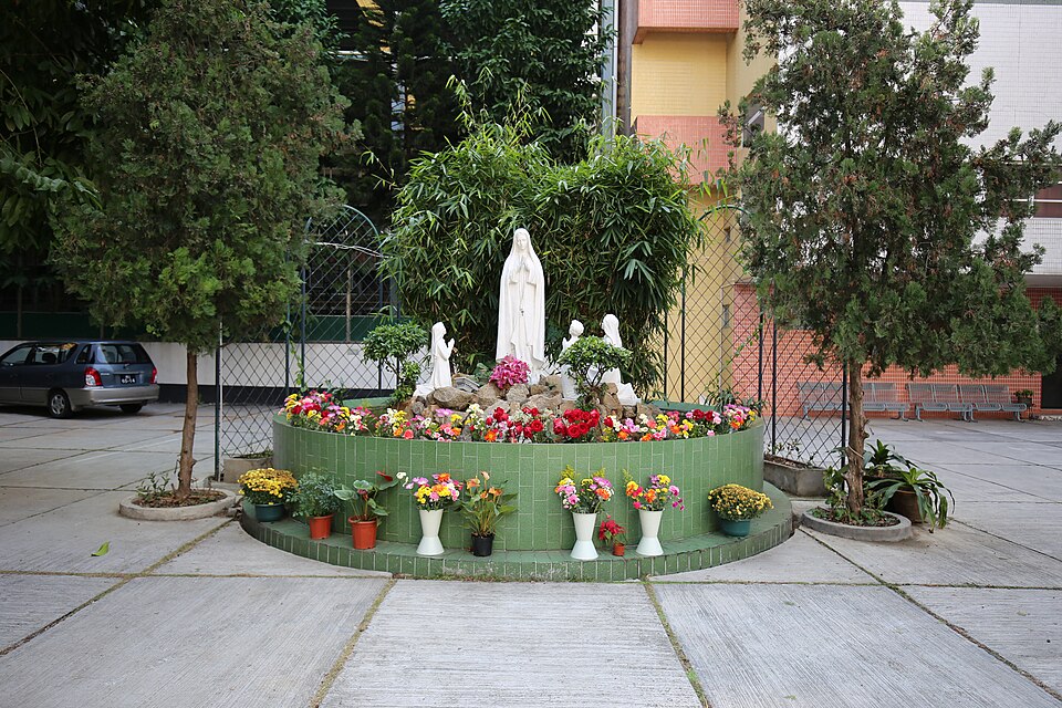 파티마 성모 성당 (Our Lady of Fátima Church) 여행 추천 - 로드트립